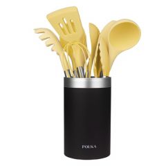 Set de 9 utensilios, con cabezal de color amarillo pastel, recubierto por soft touch y mango de acero. Los materiales principales consisten en silicona, nylon y PP.