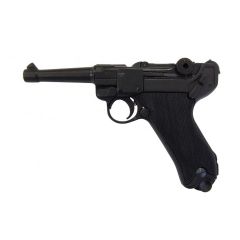 Réplica de pistola Parabellum o modelo 1908 (P08), conocida como Luger, fabricada en metal y cachas de plástico, con mecanismo simulador de carga y disparo y cargador extraíble color negro, con caño ciego, no dispara, para decoración