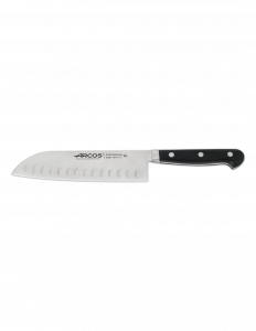 CUCHILLO SANTOKU ÓPERA 180 mm - Cuchillo multiusos utilizado comúnmente en la cocina asiática de hoja ancha y muy afilada.  Tiene tres utilidades: preparación de carne, pescado y verdura.