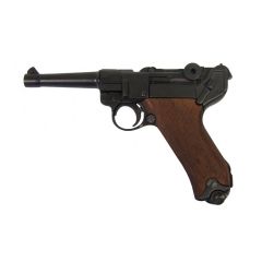 Réplica de pistola Parabellum o modelo 1908 (P08), conocida como Luger, fabricada en metal y cachas de madera, con mecanismo simulador de carga y disparo y cargador extraíble, con caño ciego, no dispara, para decoración