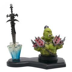 Figura de orco y espada frostmourne de Warcraft, en miniatura, réplica no oficial. Tamaño total de espada: 14'5 cm