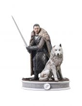 Figura de John Nieve basada en su aparición en la serie de TV "Juego de Tronos". La figura mide unos 25 cm de alto y aparece en compañía de Fantasma, su lobo huargo.
